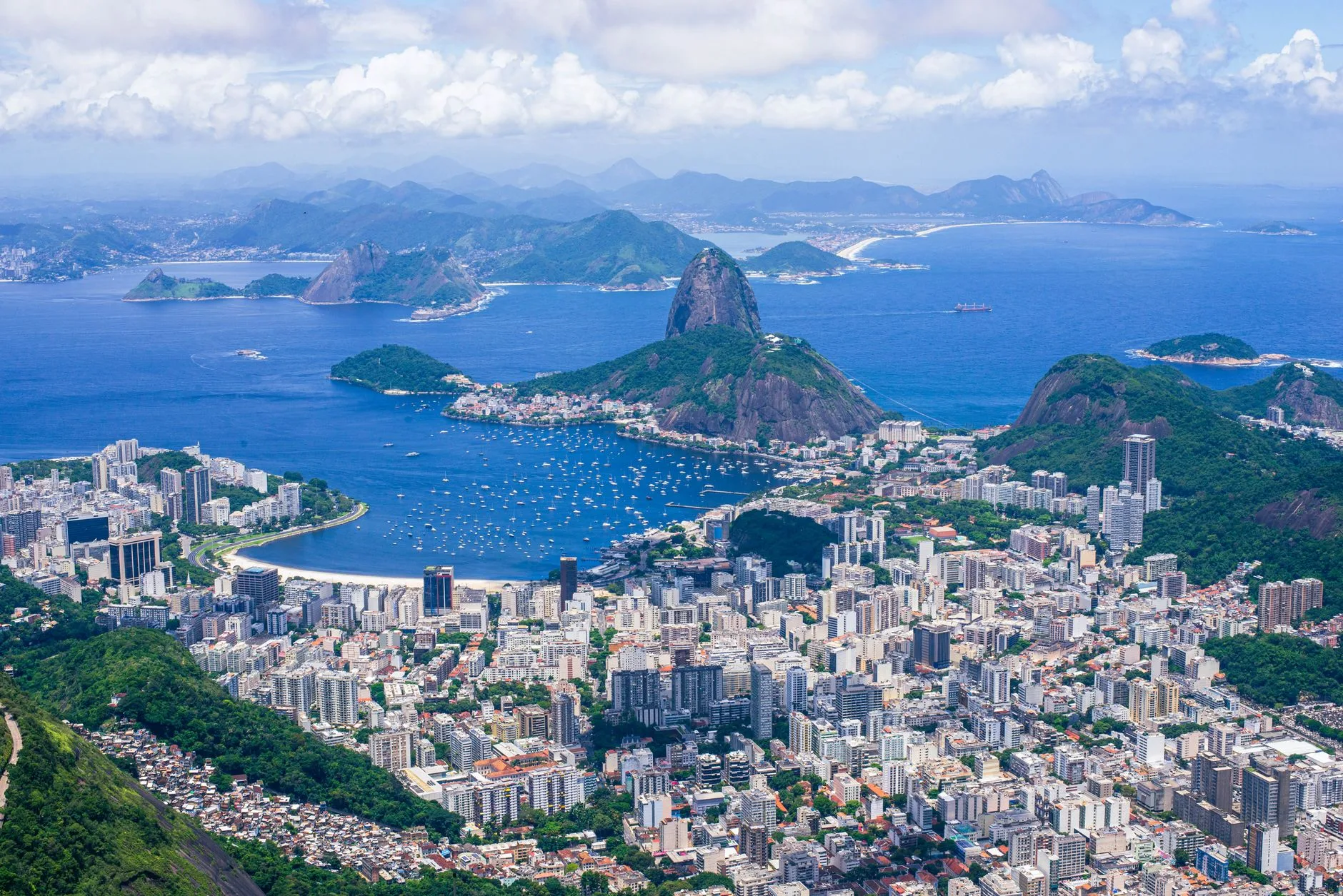 Vue de Rio de Janeiro avec le Pain de Sucre et la baie de Guanabara